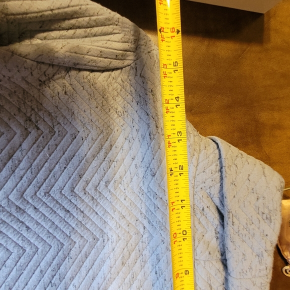 RBX. 1X super cozy and warm top.  Worn once.  Cute with leggings or jeans - Picture 4 of 4